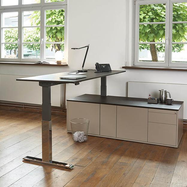 Höhenverstellbarer Schreibtisch