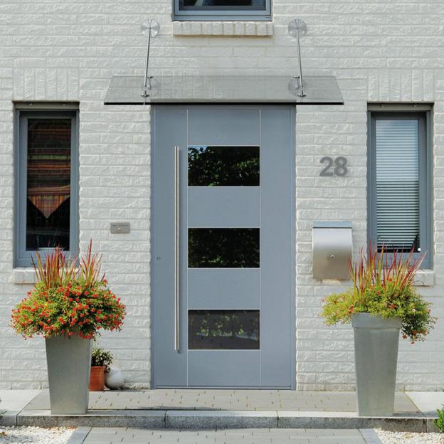 Glas Vordach über Haustür Kleines Vordach aus Glas über blauer Haustür